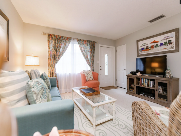 Single Story Free Standing Siesta Key Vacation Villa WOW!