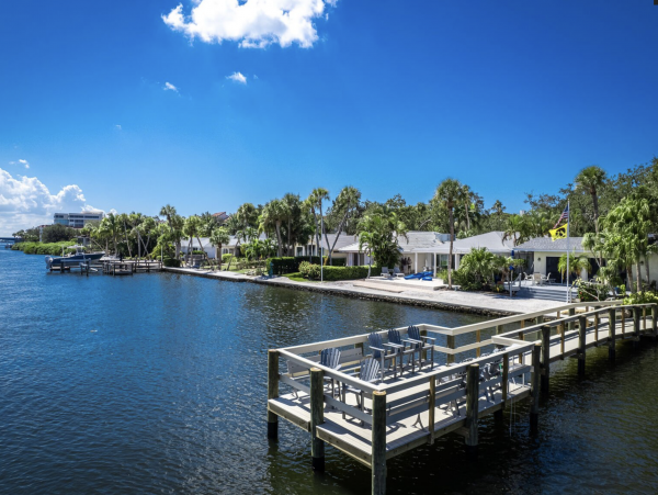 Single Story Free Standing Siesta Key Vacation Villa WOW!