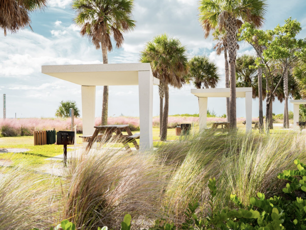 Single Story Free Standing Siesta Key Vacation Villa WOW!
