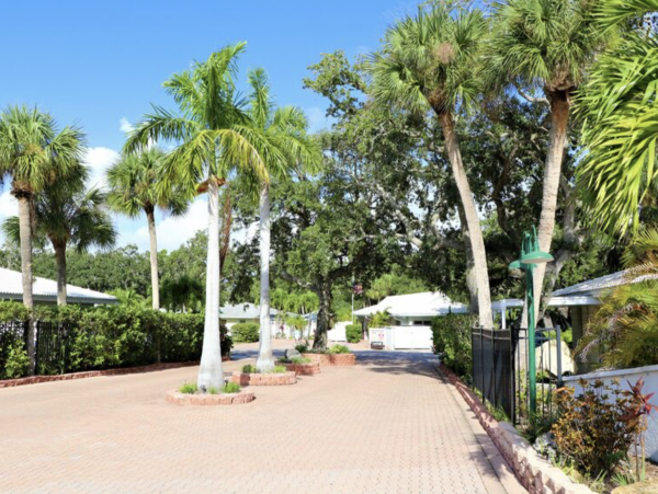 Single Story Free Standing Siesta Key Vacation Villa WOW!