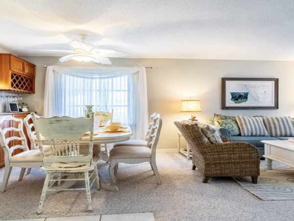 Single Story Free Standing Siesta Key Vacation Villa WOW!