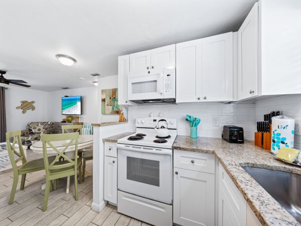Lovely Siesta Key Vacation Rental with 2 Bedrooms