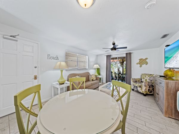 Lovely Siesta Key Vacation Rental with 2 Bedrooms