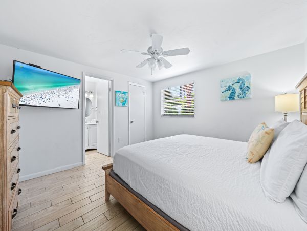Lovely Siesta Key Vacation Rental with 2 Bedrooms