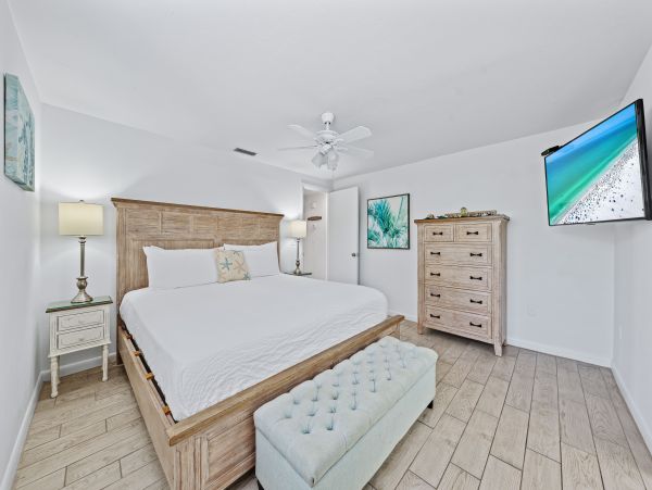 Lovely Siesta Key Vacation Rental with 2 Bedrooms