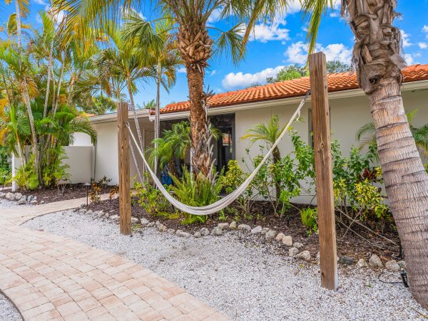 Lovely Siesta Key Vacation Rental with 2 Bedrooms