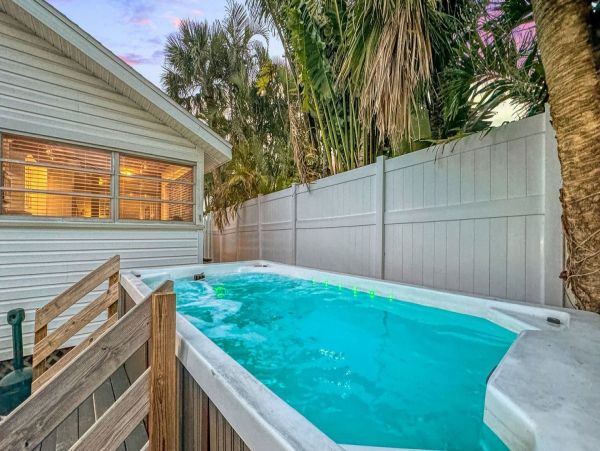 Idyllic Family Retreat with 2 Bedrooms & 1/2 Block to Beach