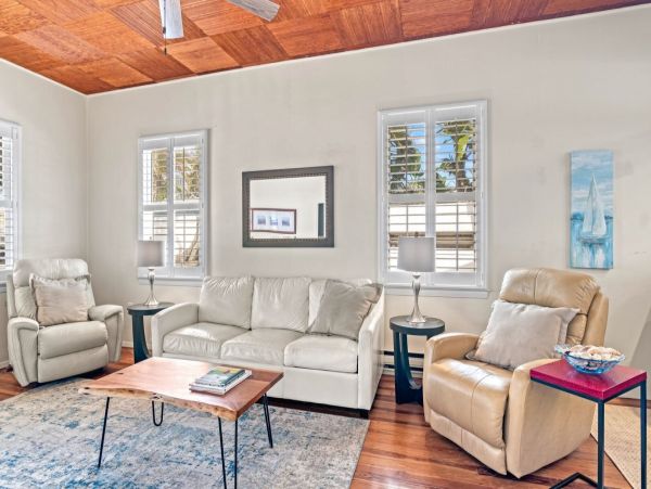 Idyllic Family Retreat with 2 Bedrooms & 1/2 Block to Beach