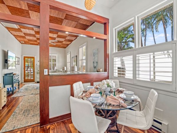 Idyllic Family Retreat with 2 Bedrooms & 1/2 Block to Beach