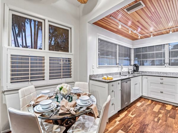 Idyllic Family Retreat with 2 Bedrooms & 1/2 Block to Beach