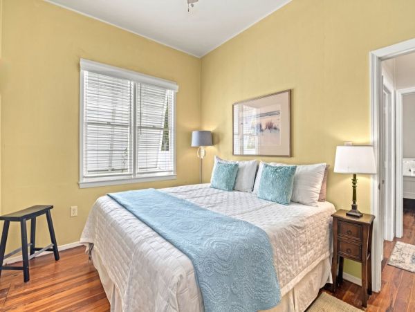 Idyllic Family Retreat with 2 Bedrooms & 1/2 Block to Beach