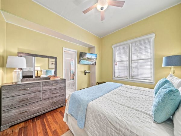 Idyllic Family Retreat with 2 Bedrooms & 1/2 Block to Beach