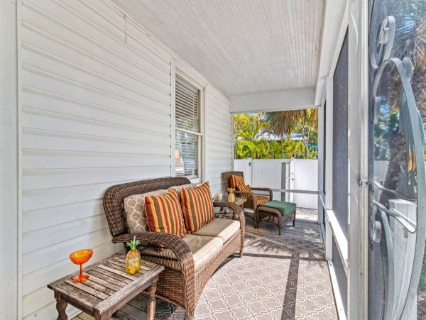 Idyllic Family Retreat with 2 Bedrooms & 1/2 Block to Beach