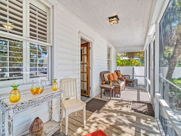 Idyllic Family Retreat with 2 Bedrooms & 1/2 Block to Beach