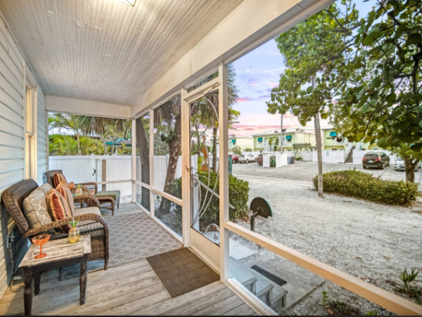Idyllic Family Retreat with 2 Bedrooms & 1/2 Block to Beach