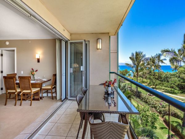 Luxurious Kaanapali Vacation 4-Bedroom Oceanfront Suites