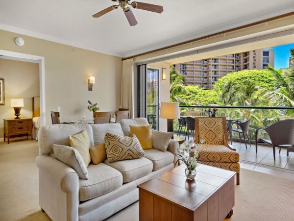 Luxurious Kaanapali Vacation 4-Bedroom Oceanfront Suites