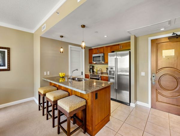 Luxurious Kaanapali Vacation 4-Bedroom Oceanfront Suites