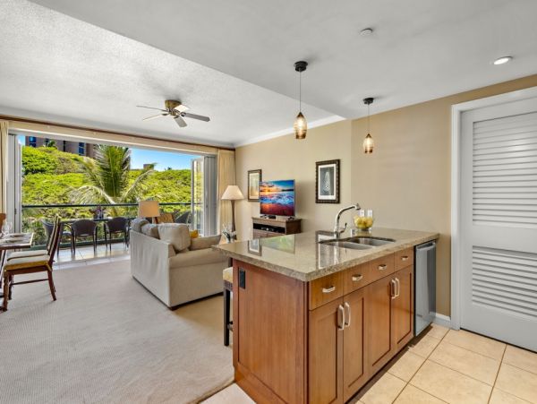 Luxurious Kaanapali Vacation 4-Bedroom Oceanfront Suites