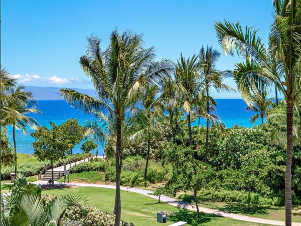 Luxurious Kaanapali Vacation 4-Bedroom Oceanfront Suites