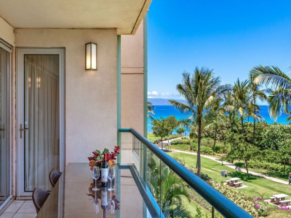 Luxurious Kaanapali Vacation 4-Bedroom Oceanfront Suites