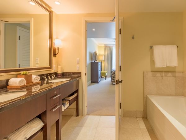 Luxurious Kaanapali Vacation 4-Bedroom Oceanfront Suites