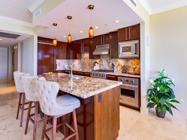Luxurious Kaanapali Vacation 4-Bedroom Oceanfront Suites