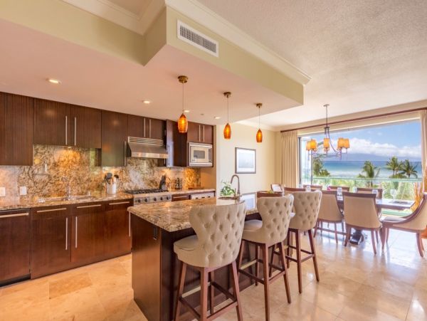 Luxurious Kaanapali Vacation 4-Bedroom Oceanfront Suites