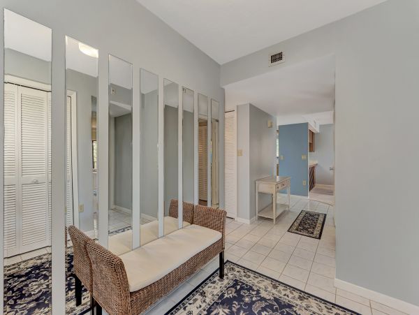 Cozy Vacation Rental 2 Bedroom & Lagoon Views