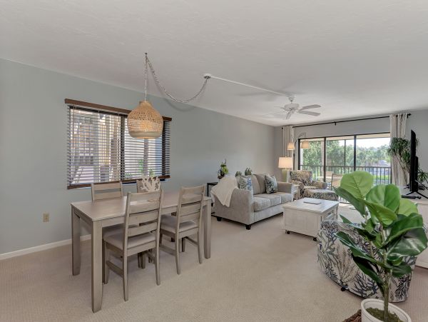 Cozy Vacation Rental 2 Bedroom & Lagoon Views