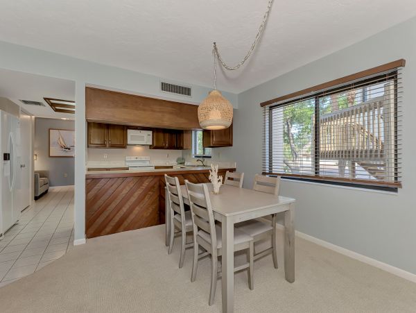Cozy Vacation Rental 2 Bedroom & Lagoon Views