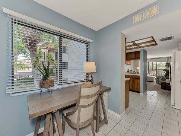 Cozy Vacation Rental 2 Bedroom & Lagoon Views