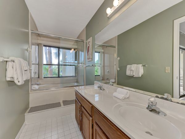 Cozy Vacation Rental 2 Bedroom & Lagoon Views