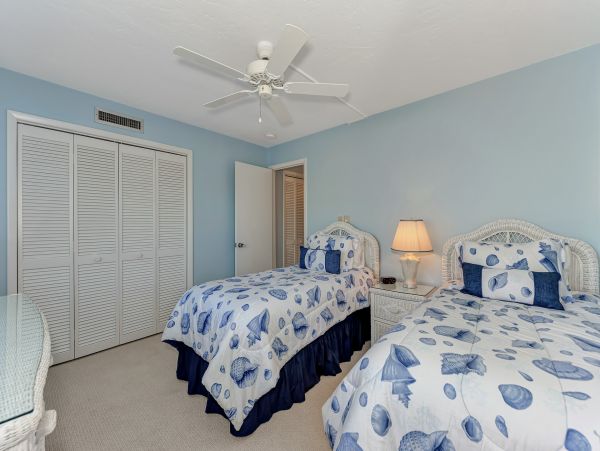 Cozy Vacation Rental 2 Bedroom & Lagoon Views