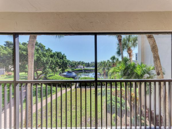 Cozy Vacation Rental 2 Bedroom & Lagoon Views
