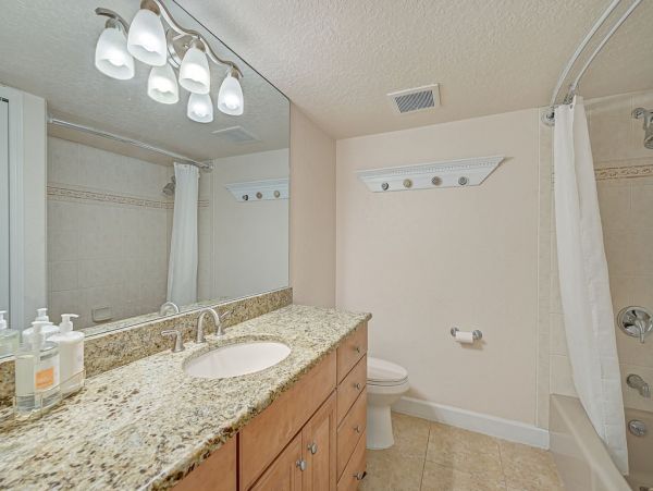 Tropical Oasis with 4 Bedrooms in Siesta Key