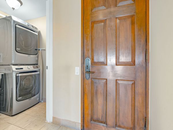 Luxurious Kaanapali Beachfront Condo with Ocean Views