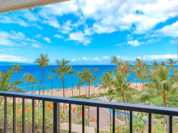 Luxurious Kaanapali Beachfront Condo with Ocean Views