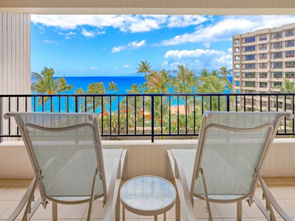Luxurious Kaanapali Beachfront Condo with Ocean Views