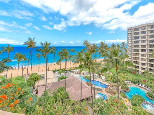 Luxurious Kaanapali Beachfront Condo with Ocean Views
