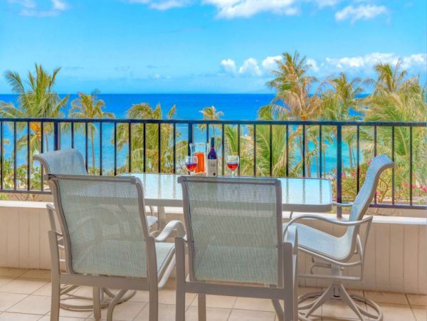 Luxurious Kaanapali Beachfront Condo with Ocean Views