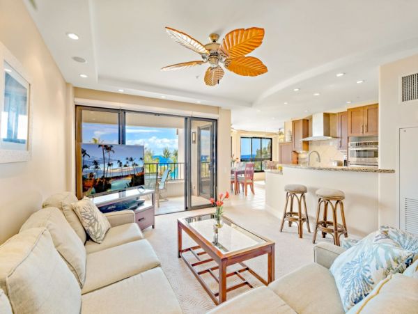 Luxurious Kaanapali Beachfront Condo with Ocean Views
