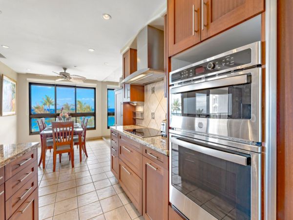 Luxurious Kaanapali Beachfront Condo with Ocean Views