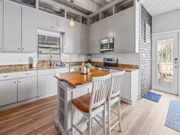 Beautiful Tampa Seven Bedroom Vacation Rental with River Views