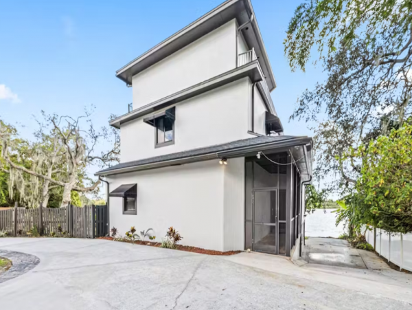 Beautiful Tampa Seven Bedroom Vacation Rental with River Views