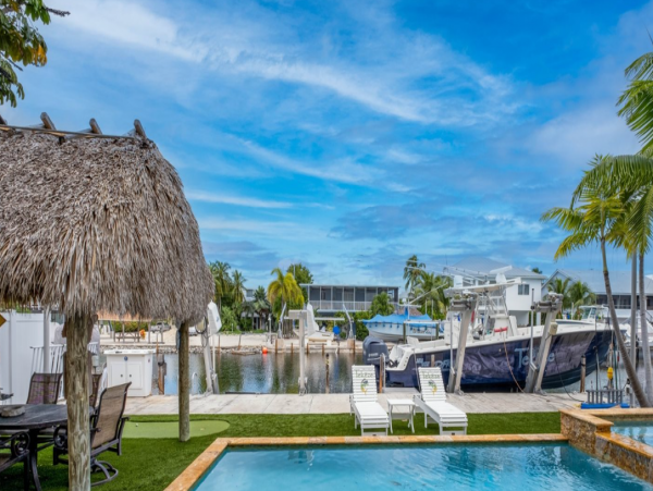 Canal Vacation Home with 5 Bedrooms in Tavernier