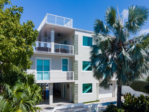 Canal Vacation Home with 5 Bedrooms in Tavernier
