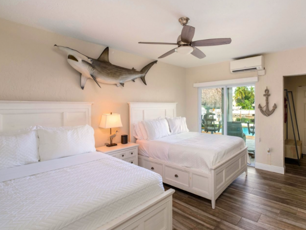 Canal Vacation Home with 5 Bedrooms in Tavernier