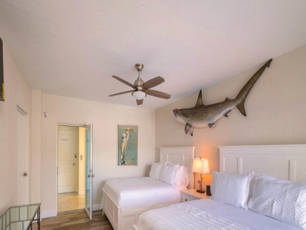Canal Vacation Home with 5 Bedrooms in Tavernier