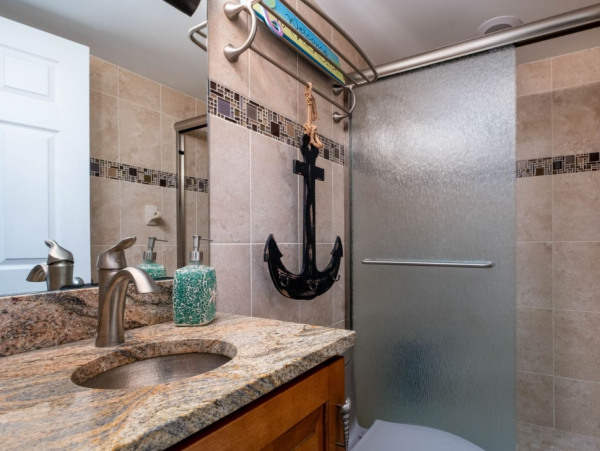 Canal Vacation Home with 5 Bedrooms in Tavernier